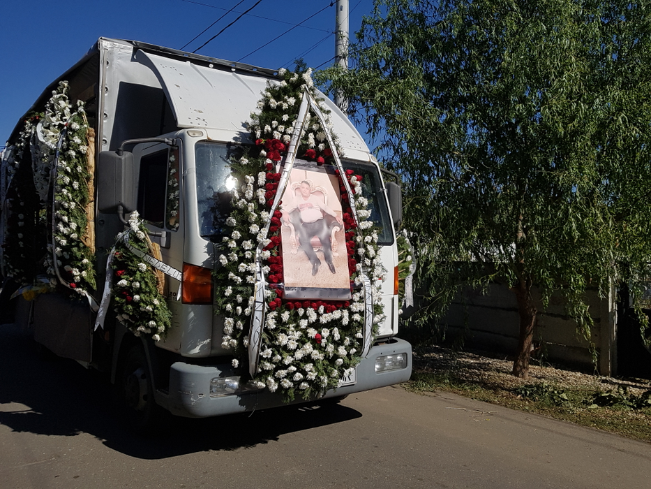 Interlopii au trimis zeci de coroane funerare la înmormântarea lui Ion Duduianu
