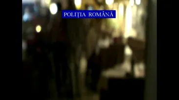 VIDEO Primele imagini cu impresarul Dumitru Ciorba Tudor, prins in flagrant! Politistii ii scot din buzunar cei 12.000 de euro primiti de la Anamaria Prodan!