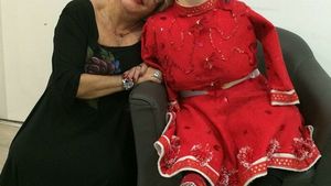 Riscurile din timpul complicatei operaţii în urma căreia Mirabelei Dauer i-a fost extirpat un rinichi! Mesajul emoţionant pe care i l-a dat Lorelai Moşneguţu: "Eu şi mama Vio..."