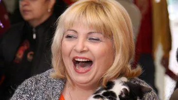 Tanta, bucuroasa ca un copil ca Teo se marita! Mi-am pregatit rochia, pantofii si accesoriile si abia astept sa ii spun 'casa de piatra'