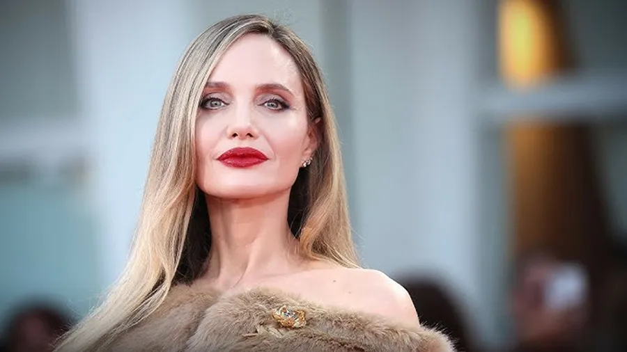 Angelina Jolie s-a izolat după divorțul de Brad Pitt. Niciun bărbat n-a mai cucerit-o: „Nu am mai ieșit la întâlniri”