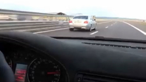 Un şofer a murit in timp ce FILMA viteza cu care circula!