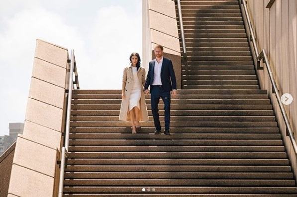 Reacția savuroasă a Prințului Harry când un bărbat cunoscut i-a oferit un buchet uriaș lui Meghan Markle, după ce s-a aflat că e însărcinată
