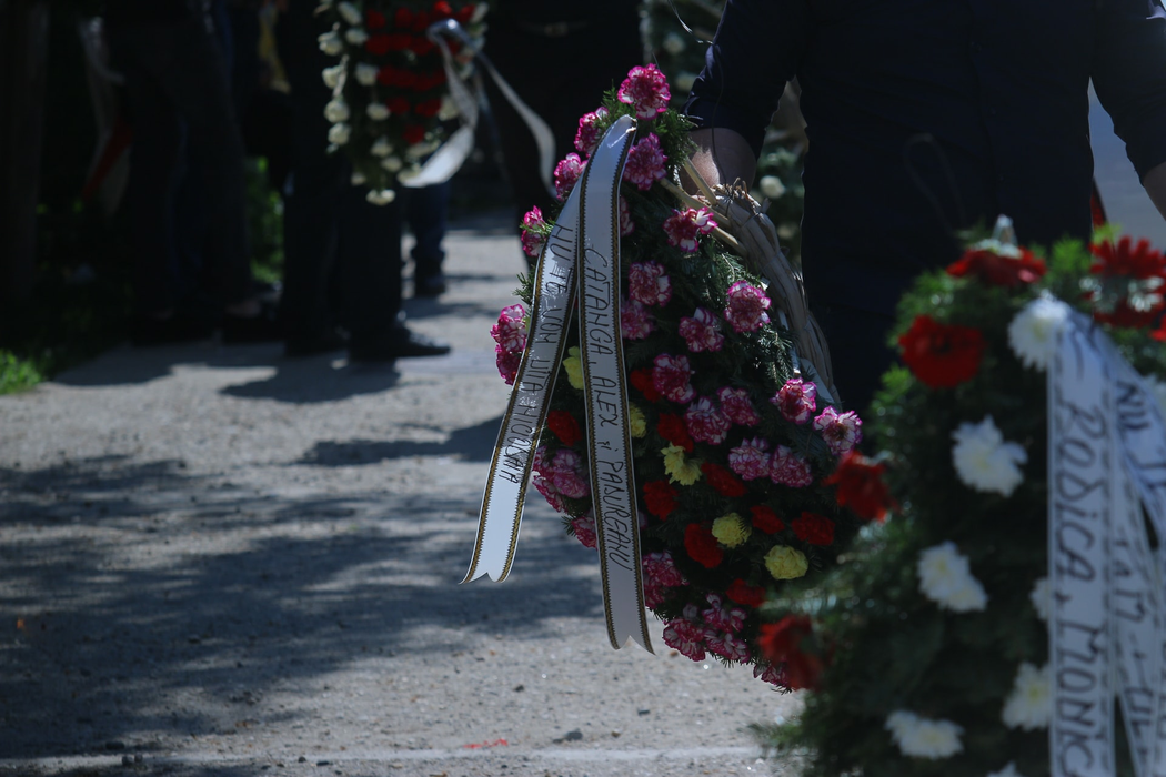 Mesajul tulburător scris pe coroana adusă de Nelu Ploieșteanu pentru fiul său mort