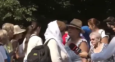 Procesiunea pentru praznicul Adormirii Maicii Domnului a adunat zeci de oameni din toate colțurile țării! Gherla este „inundată”