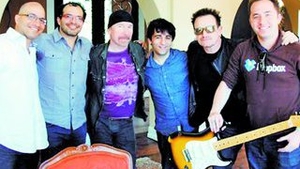 Bono de la U2 stie sa faca bani! Investeste in internet