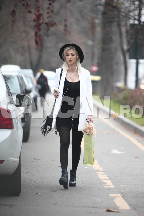 Andreea Bălan e o ”mămică slim fit”! Şi-a revenit fantastic la o lună după ce a născut!
