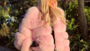 Bianca Drăgușanu, filmată cu iubitul unei cântărețe de la noi. Martorii le-au făcut poze când le-au văzut gesturile apropiate