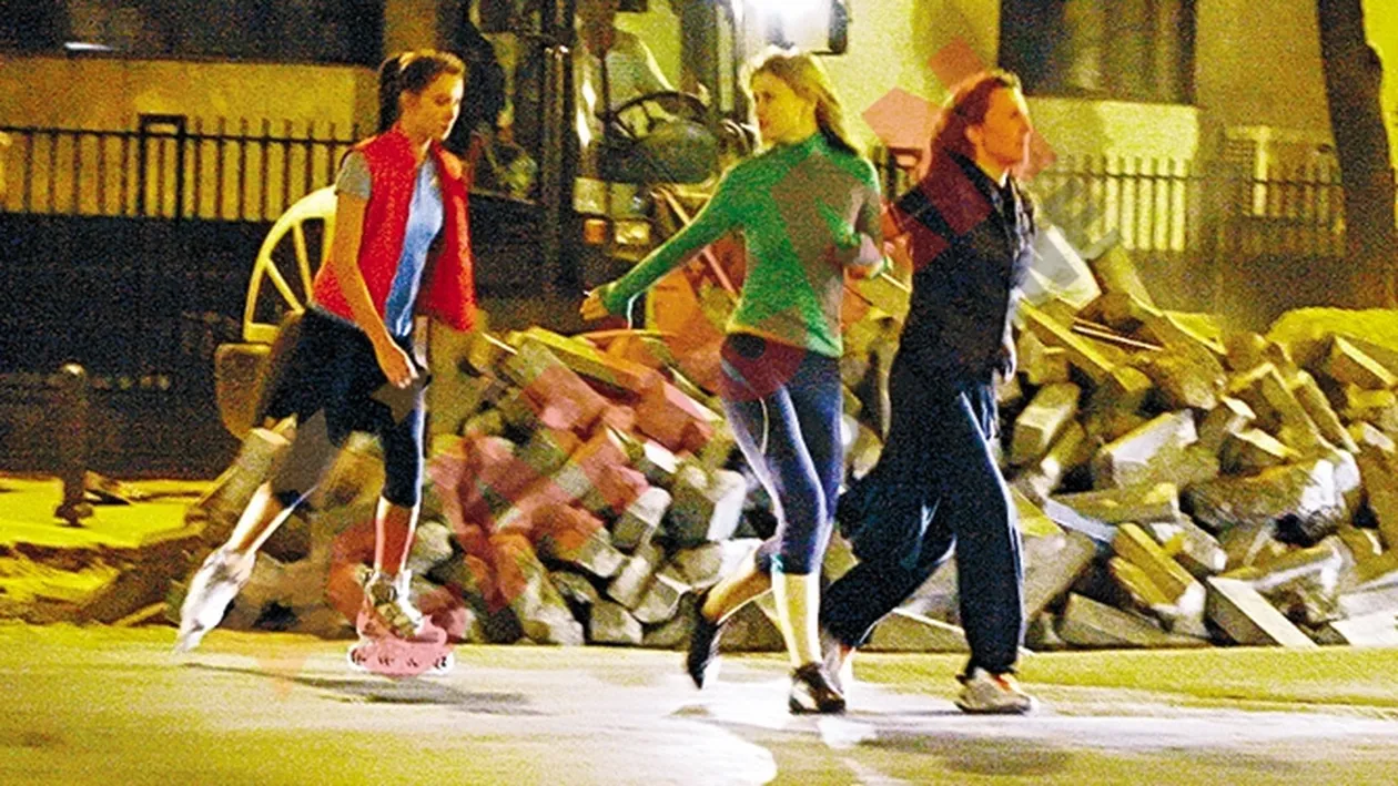 Anna Lesko, antrenamente nocturne cu doua femei