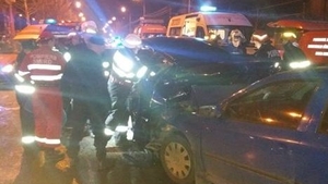 Accident îngrozitor în Capitală, soldat cu cinci victime! Patru au rămas încarcerate