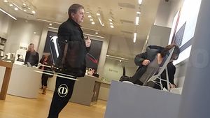 Ex-şeful PNL e darnic cu doamna europarlamentar. I-a "comandat" Moşului calculator şi telefon de 10000 lei!