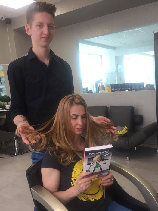 Alina Dumitru s-a răsfăţat la un salon din Capitală