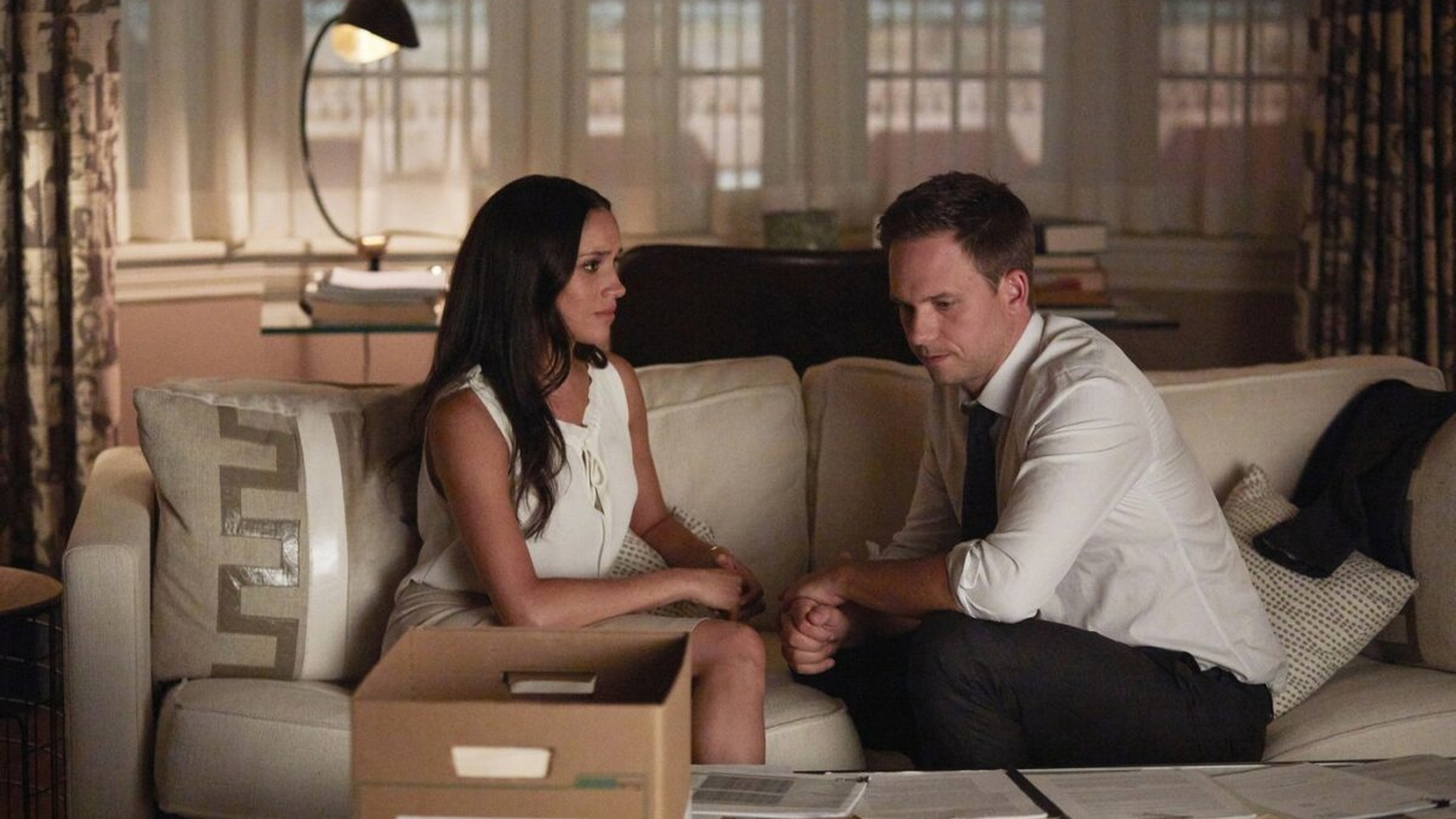 Patrick J. Adams, contre cu Meghan Markle! Ducesa a reacționat după ce actorul din Suits a zis că „nu are destui urmăritori ca să primească gemul ei”