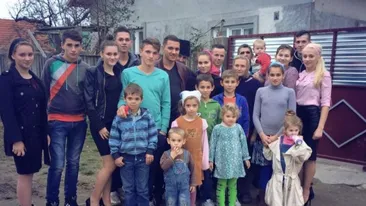 Tragedie într-o familie cu 18 copii din Timiș! Mama a murit la 49 de ani, răpusă de cancer, iar cel mai mic dintre copii are doar cinci ani