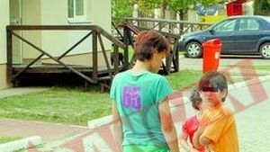 "M-a batut si mi-a taiat parul cu cutitul"