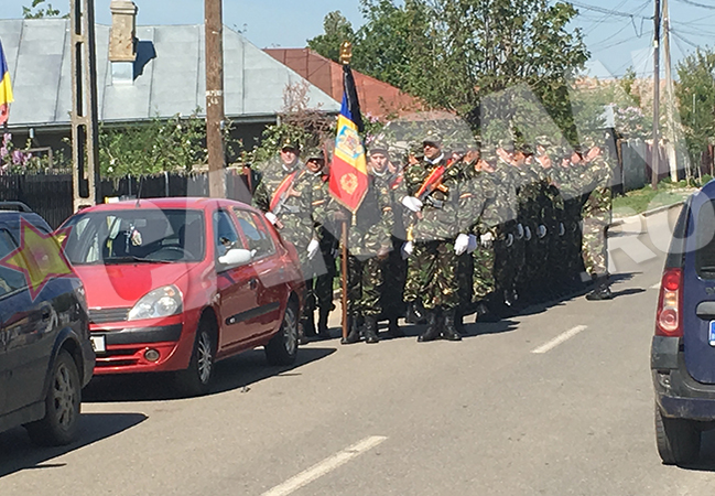 Primele imagini cu D.D. la înmormântarea tatălui (LIVE)