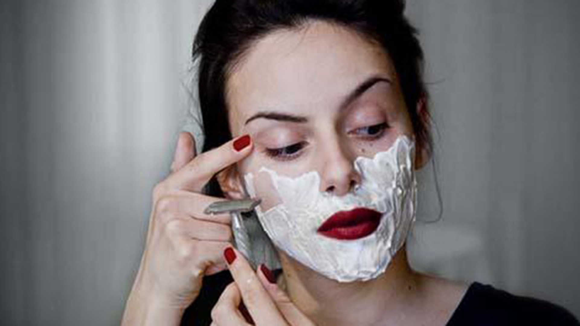 Femeile TREBUIE sa se RADA pe FATA! Teoria care rastoarna tot ce stiai pana acum! Dermatologii o recomanda