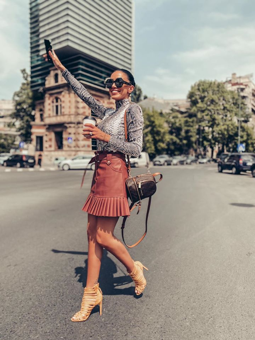 Adelina Pestrițu a cedat în fața criticilor dure făcute de un internaut! Reacția vedetei nu a trecut neobservată de unii dintre fani