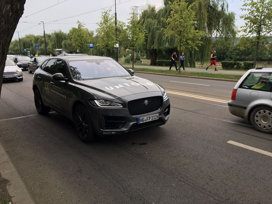 Artiștii de la Untold au cerut numai mașini Jaguar