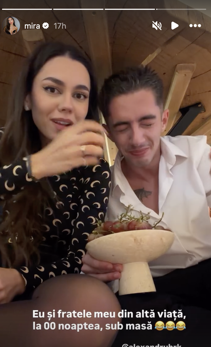 S-au despărțit în secret?! Cântăreața din România a apărut cu alt bărbat, sub masă, de Revelion. „Nu mai sunteți împreună?”