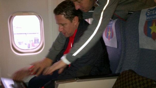 Imagini in premiera din avionul cu care stelistii au aterizat la Bucuresti! Uite in ce hal s-a prostit Meme de bucurie!