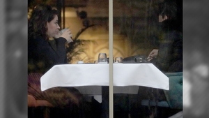 Ce companie a avut bruneta! Oana Roman s-a relaxat la restaurant