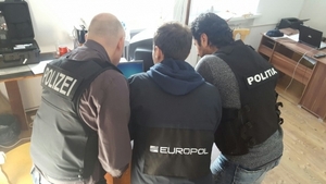 Acţiune în forţă a poliţiştilor: 314 de persoane arestate şi 2,4 tone cocaină confiscate

