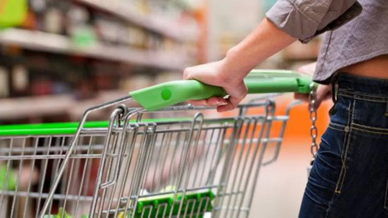 Cum a reușit un bărbat din Iași să umple coșul de cumpărături în plină criză de coronavirus: ”Doar cei isteți supraviețuiesc!”
