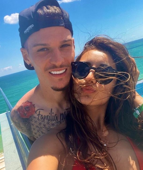 Iubita lui Dennis Man, fotbalistul aflat pe lista lui AC Milan, o adevărată bombă-sexy! Fotografii incendiare cu Alexandra Ionela, fostă Miss Arad în 2014| GALERIE FOTO