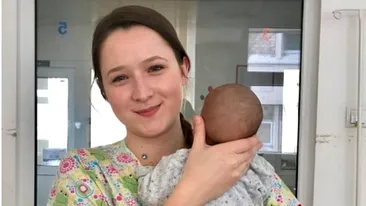 La doar 21 de ani a ajuns ”mamă de împrumut” pentru copiii abandonați în Spitalul de Pediatrie din Brașov