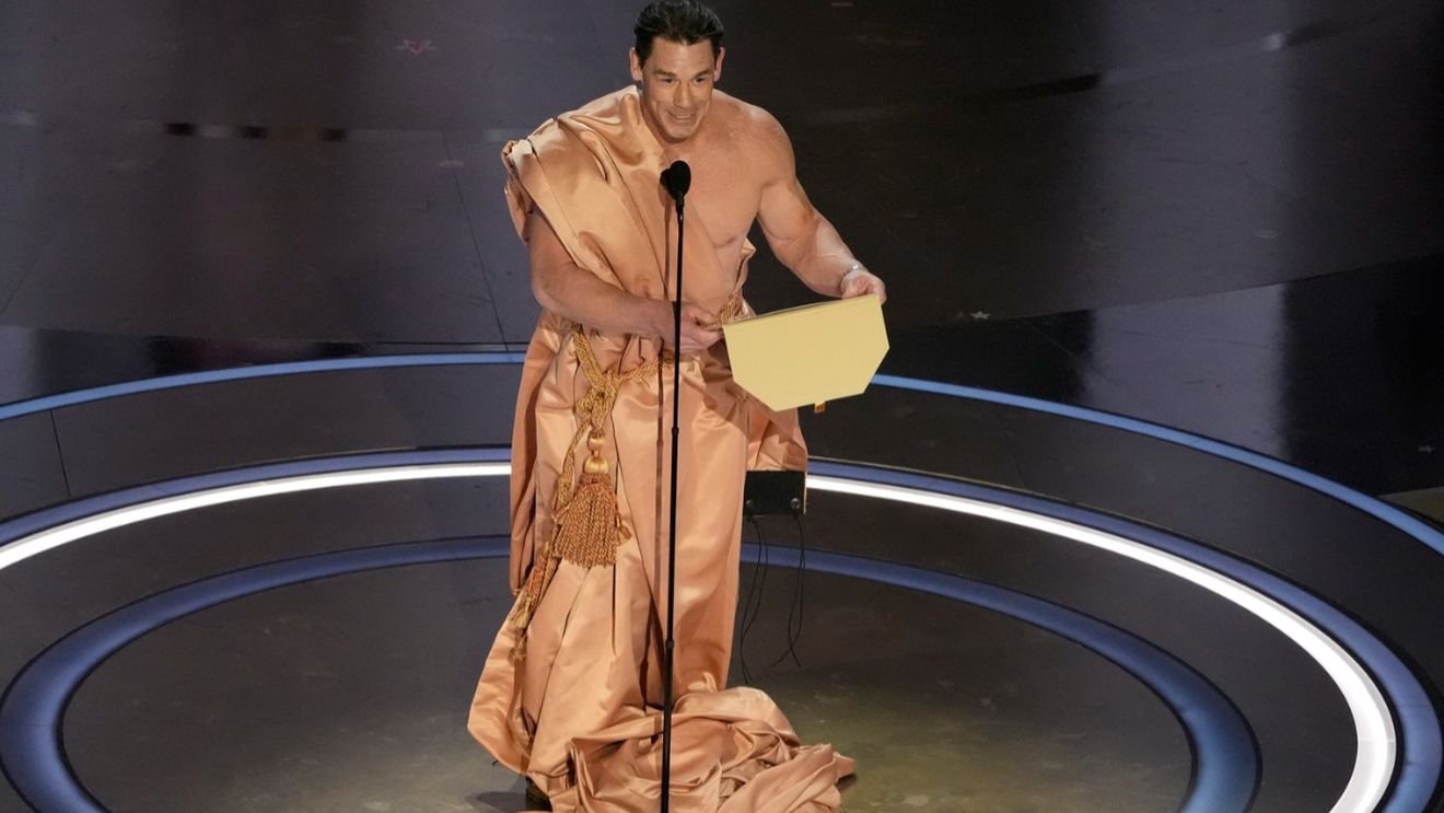 Top 5 vedete care au "speriat" Oscarurile! Cele mai bizare ţinute. John Cena, gol pe scenă