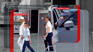 Gabriela Firea, sub acoperire! Fostul edil șef al Capitalei a ”atacat” la mall, cu băiatul și cumnata