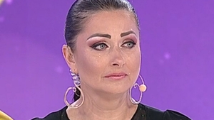 Gabriela Cristea cu ochii în lacrimi