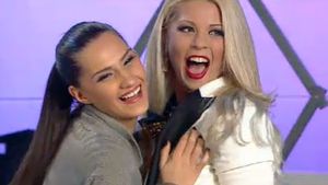 Cel mai original cadou de primăvară! Vedetele au jucat "Adevăr sau provocare" PE DEZBRĂCATE! Vezi ce spune Vandici de Botezatu!