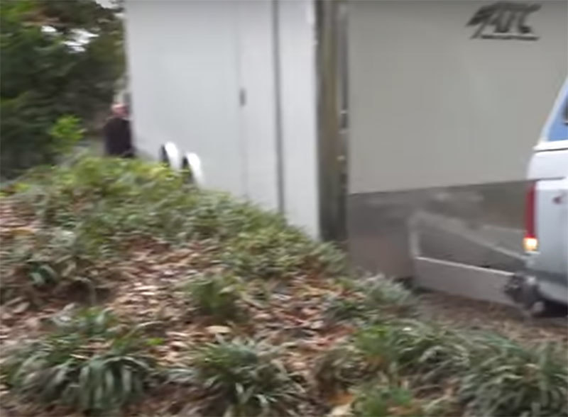 Fabulos! Ce au descoperit autorităţile într-un garaj abandonat de 30 de ani. Înainte să-l demoleze, experţii au…