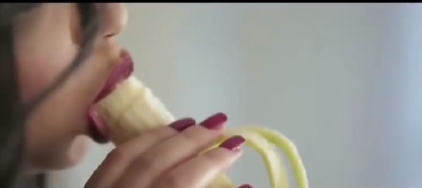 Scene fierbinţi în videoclipul unei cântăreţe celebre! Aceasta a fost arestată după ce…
