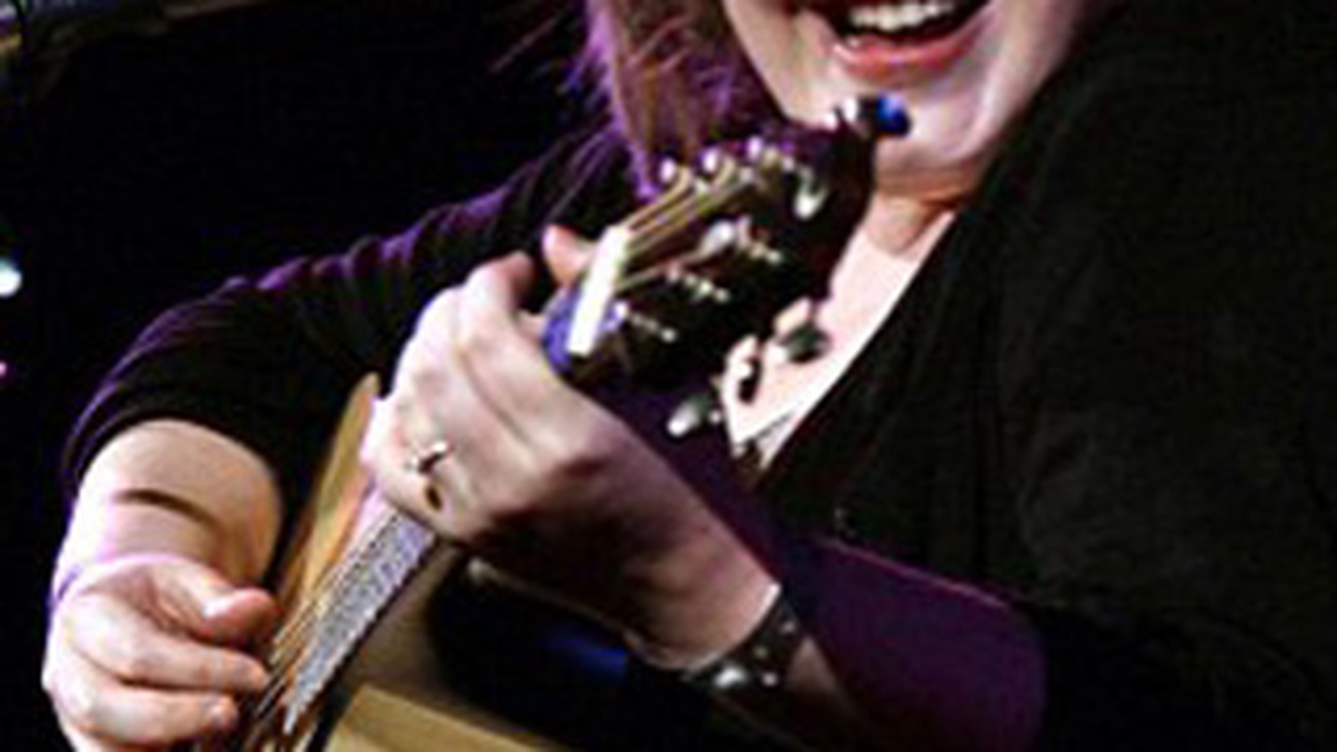 Incredibila transformare a lui Adele! Uite cum arata in adolescenta, cantand la chitara si band bere!
