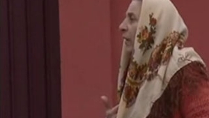 VIDEO Locuinta vrajitoarei Bratara, perchezitionata! VEZI AICI ce au confiscat politistii!