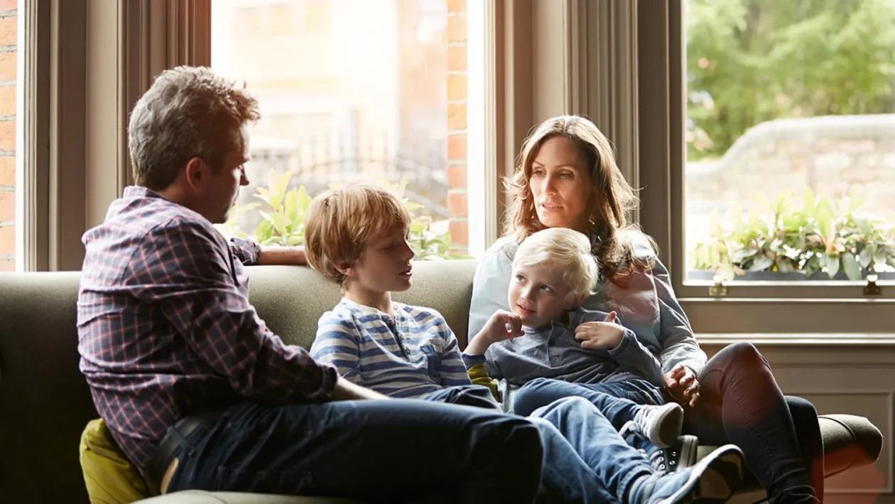 Este oficial! Părinții pot sta acasă, cu copiii, cât timp școlile sunt închise din cauza coronavirusului