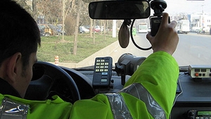 Tanar din Vatra Dornei aflat in masina cu sotia si copilul de 2 ani, prins cu 209 km/h pe A3