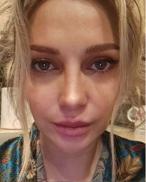 Lora a postat pe internet o imagine în timp ce apare plângând. Sursă foto: Instagram