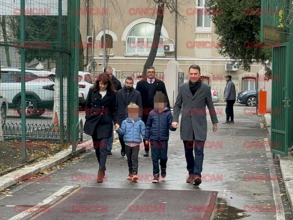ătălin Drulă, candidat USR, a venit la vot cu familia