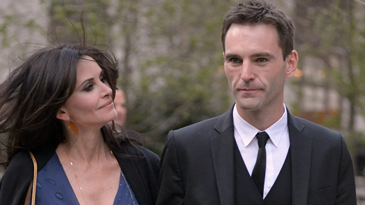 Au rupt logodna! Actrita Courtney Cox s-a despartit de iubitul ei! Ce a facut chitaristul trupei Snow Patrol