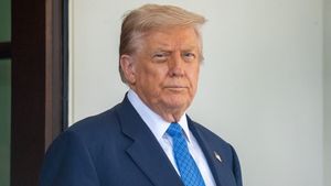Donald Trump revine cu un nou videoclip AI bizar. Imaginile au devenit virale