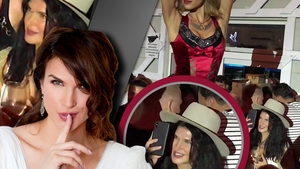 Celebrei prezentatoare Monica Bârlădeanu, de la PRO TV, i s-au scurs ochii după o dansatoare erotică!