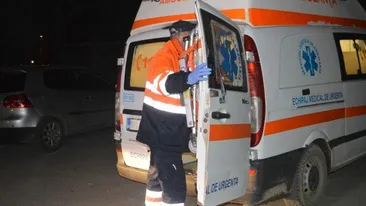 O fetiță de un an din Dâmbovița a fost călcată cu mașina chiar de nașul ei