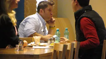 Pavel Bartos se crede Napoleon. Uite cate lucruri face in acelasi timp!