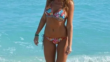 ANNA LESKO, mai sexy ca niciodată! Şi-a expus formele la soare într-un costum de baie minuscul