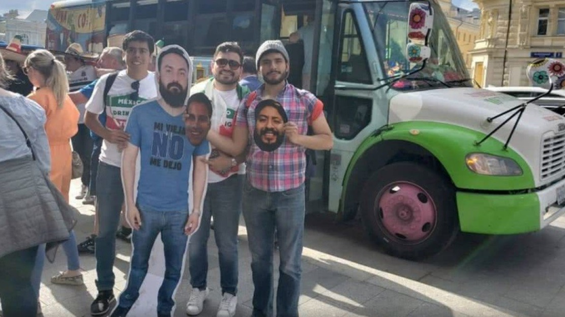 A strâns bani 4 ani pentru a merge la Campionatul Mondial de Fotbal, dar soția nu l-a lăsat să plece în Rusia. Prietenii bărbatului din Mexic au făcut însă un gest incredibil