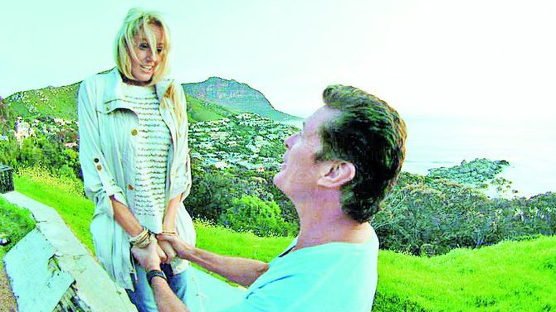 Hasselhoff se chinuie sa-si convinga iubita sa-i devina nevasta! El o cere, ea-l refuza! S-a catarat pe munte ca s-o impresioneze